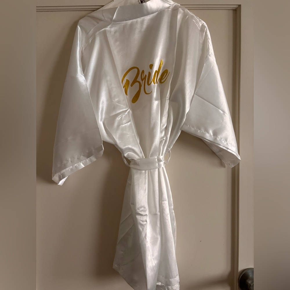 NWOT Bride Robe - Picture 3 of 5